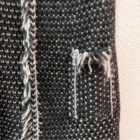 Cocogio sleeveless open fringe pocket cardigan - Picture 4 of 7